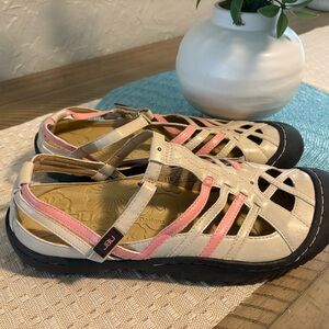 JBU Women's Cream and Pink Strappy Casual Sandals